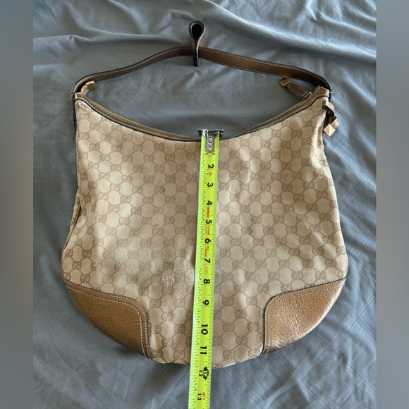 GUCCI Gold GG Pattern Canvas Shoulder Bag Authentic Gucci Link Inside Lining - Picture 3 of 11